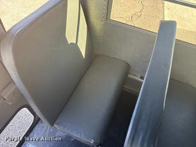 image for item DQ6784 2008 GMC  Magnavan school bus