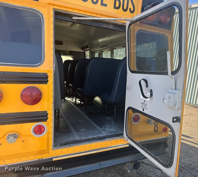 image for item DQ6784 2008 GMC  Magnavan school bus