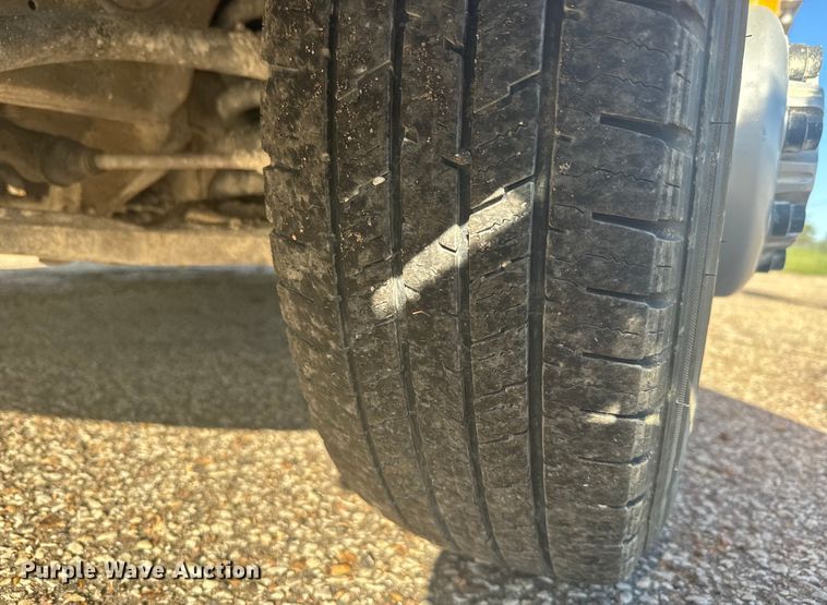 image for item DQ6784 2008 GMC  Magnavan school bus