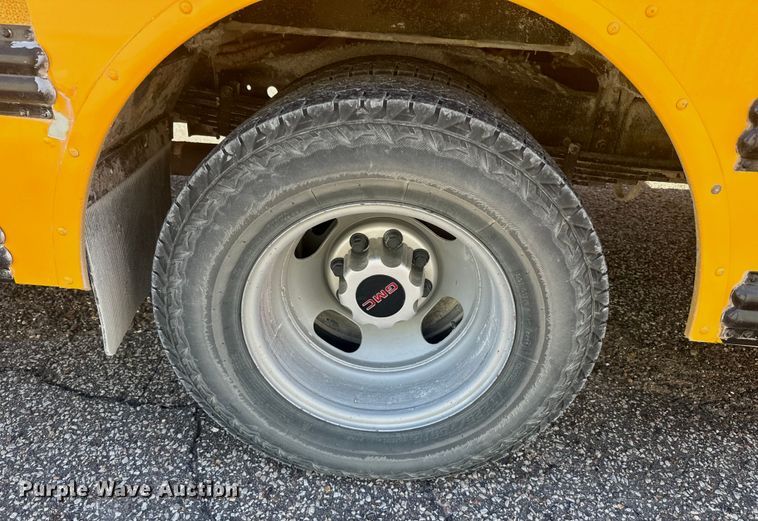 image for item DQ6784 2008 GMC  Magnavan school bus