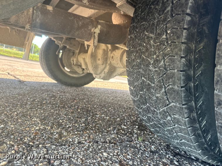 image for item DQ6784 2008 GMC  Magnavan school bus