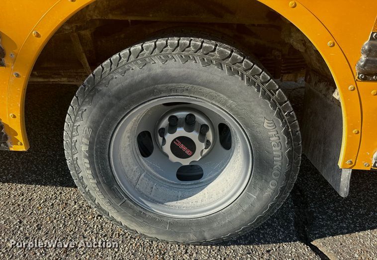 image for item DQ6784 2008 GMC  Magnavan school bus