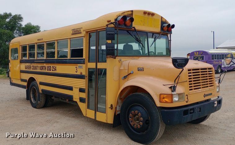 image for item DQ7123 1997 International 3800 school bus