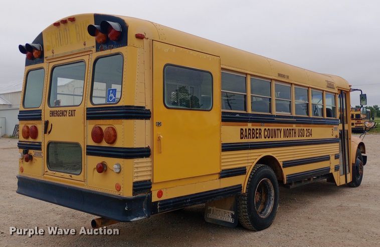 image for item DQ7123 1997 International 3800 school bus