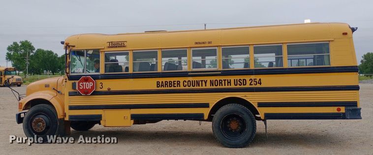 image for item DQ7123 1997 International 3800 school bus