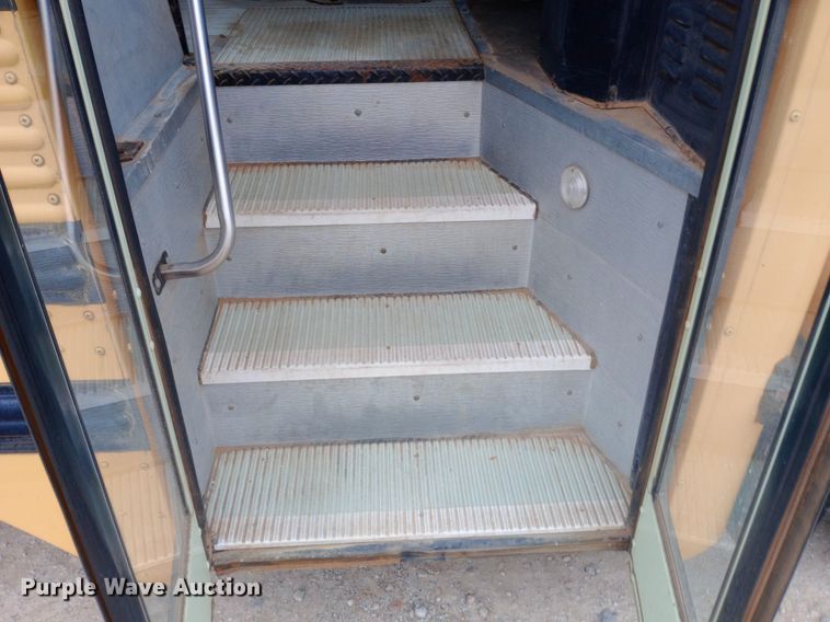 image for item DQ7123 1997 International 3800 school bus