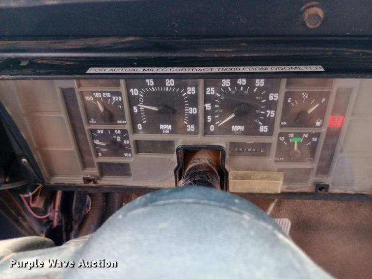 image for item DQ7123 1997 International 3800 school bus