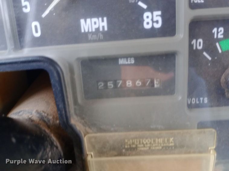 image for item DQ7123 1997 International 3800 school bus