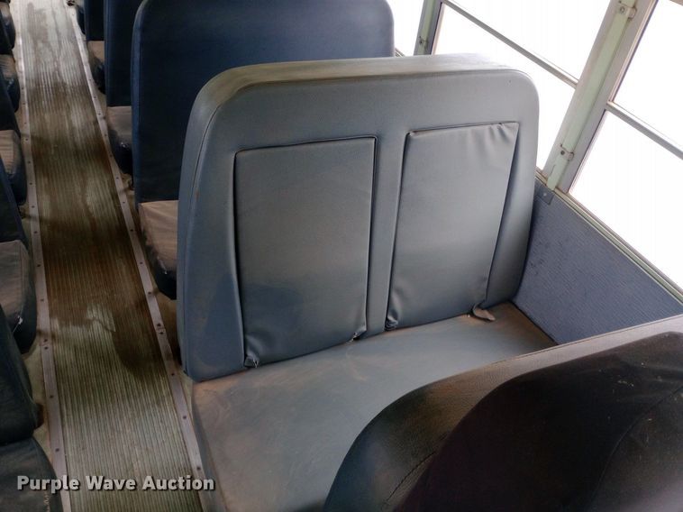 image for item DQ7123 1997 International 3800 school bus