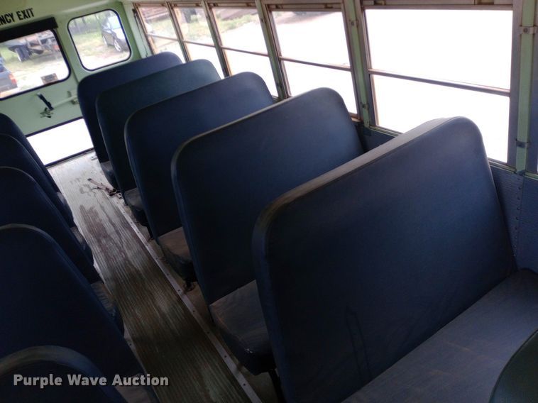 image for item DQ7123 1997 International 3800 school bus