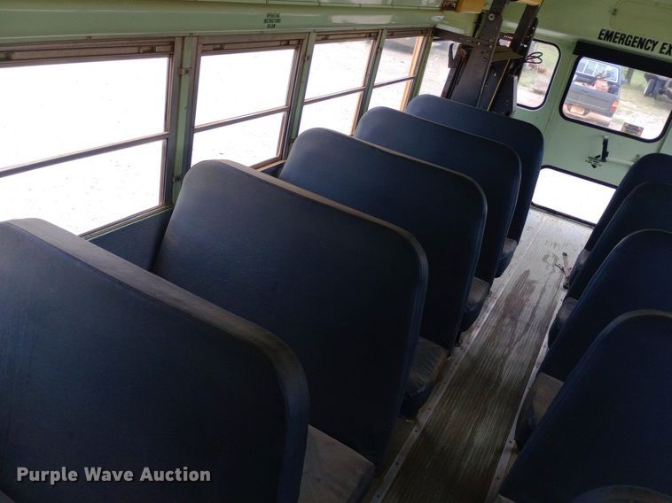 image for item DQ7123 1997 International 3800 school bus