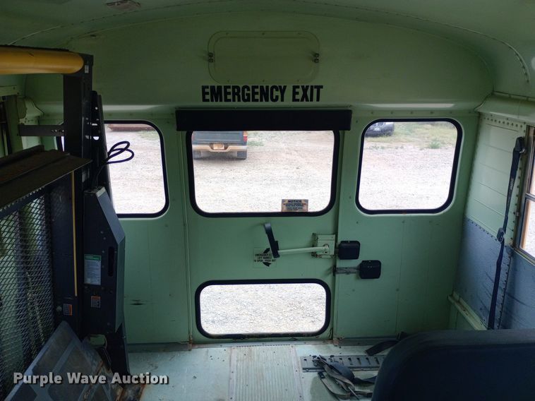 image for item DQ7123 1997 International 3800 school bus