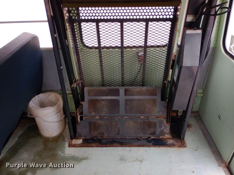 image for item DQ7123 1997 International 3800 school bus