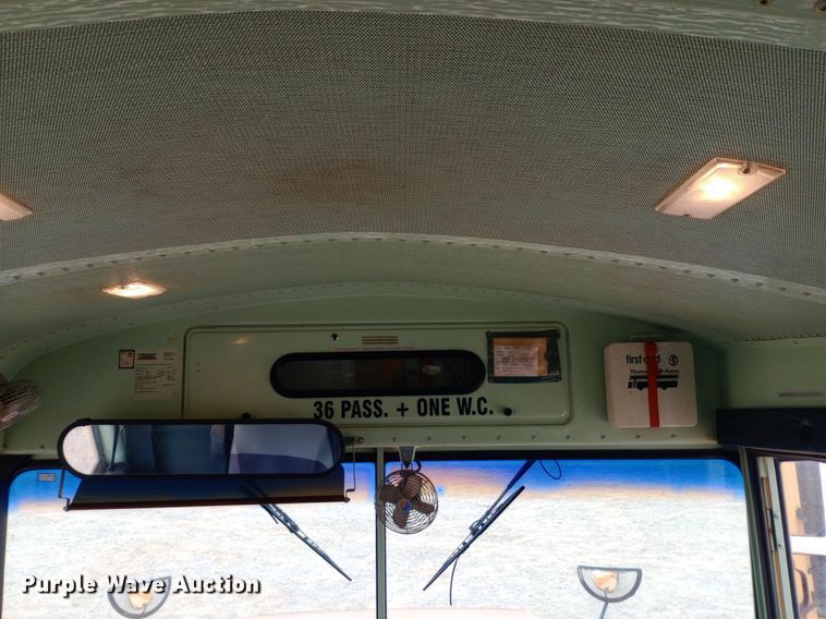 image for item DQ7123 1997 International 3800 school bus