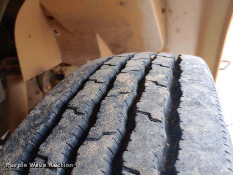 image for item DQ7123 1997 International 3800 school bus