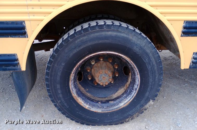 image for item DQ7123 1997 International 3800 school bus