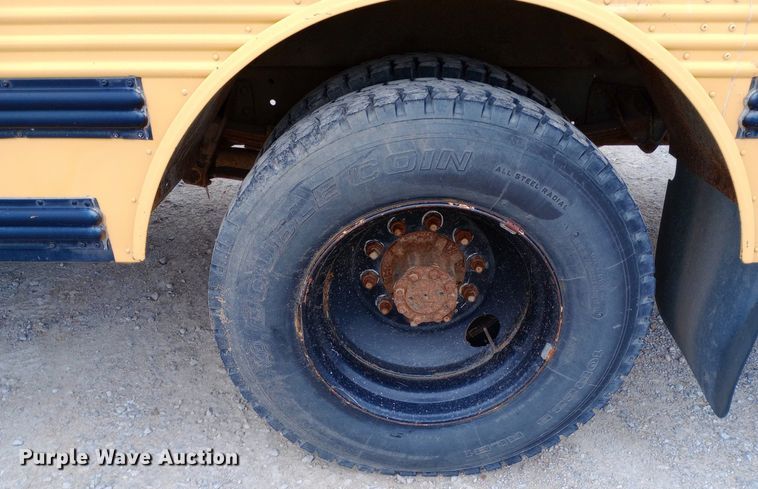 image for item DQ7123 1997 International 3800 school bus