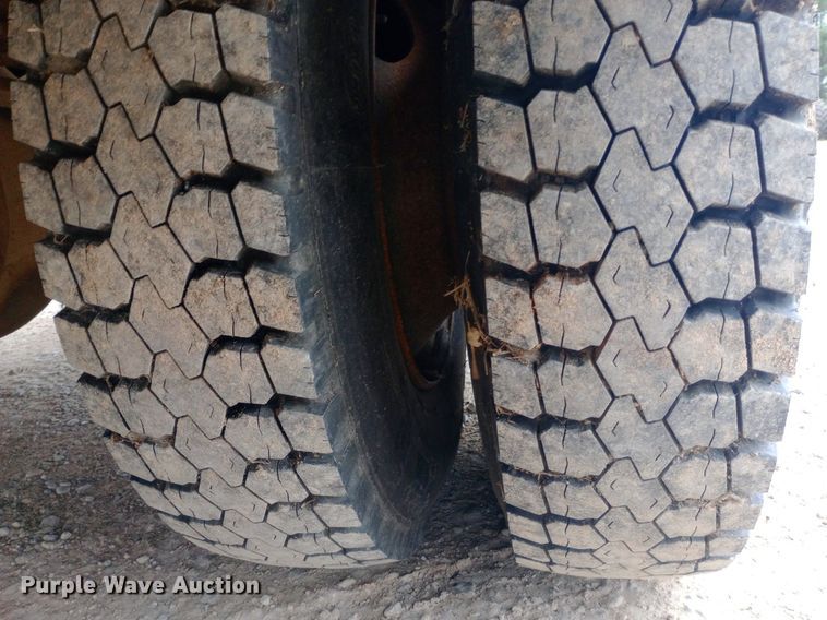 image for item DQ7123 1997 International 3800 school bus