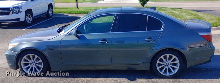 image for item DQ7147 2004 BMW 545i 