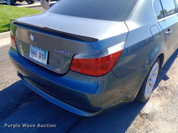 image for item DQ7147 2004 BMW 545i 
