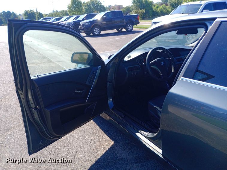 image for item DQ7147 2004 BMW 545i 