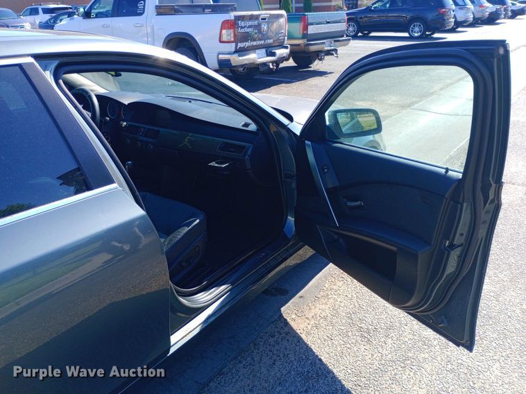 image for item DQ7147 2004 BMW 545i 