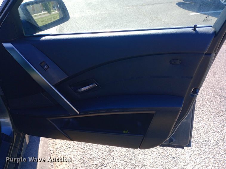 image for item DQ7147 2004 BMW 545i 