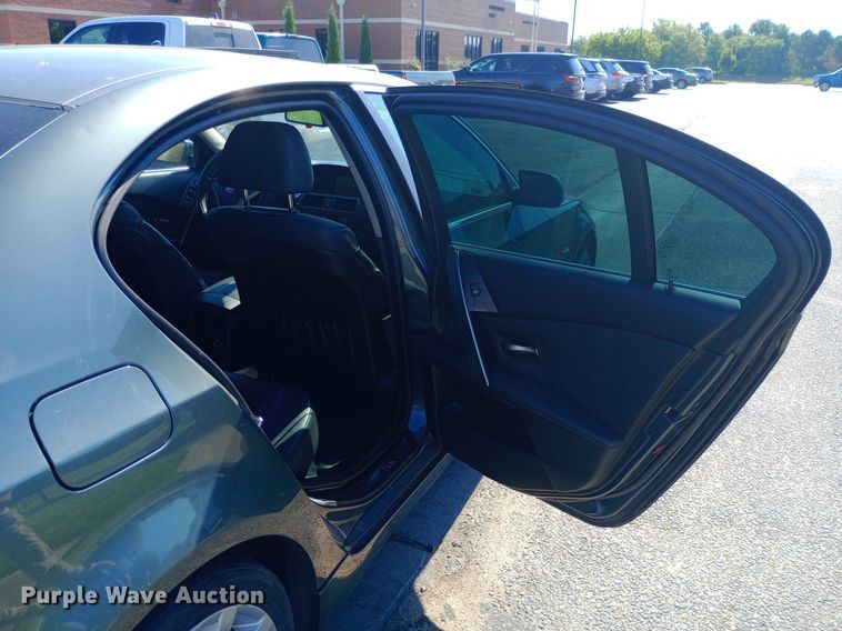 image for item DQ7147 2004 BMW 545i 