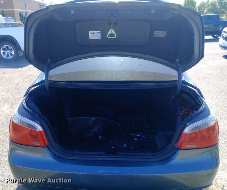 image for item DQ7147 2004 BMW 545i 