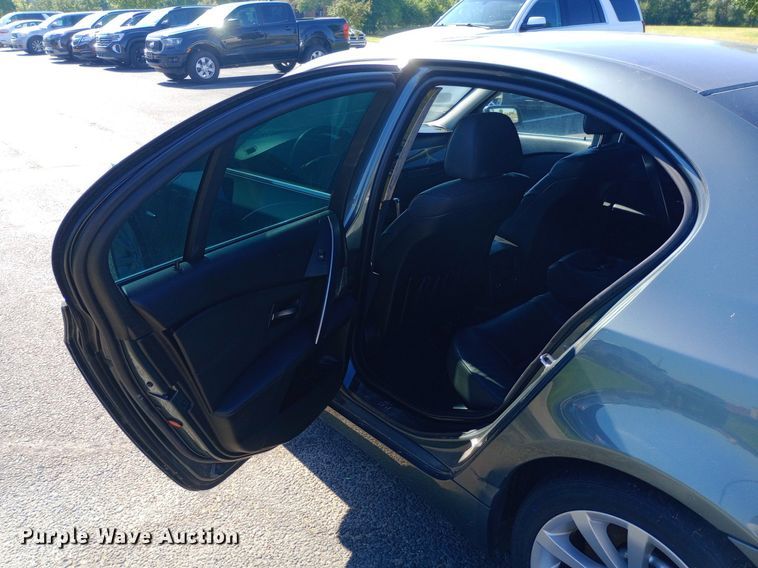 image for item DQ7147 2004 BMW 545i 