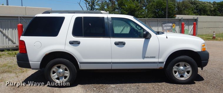 image for item DQ7153 2005 Ford  Explorer SUV