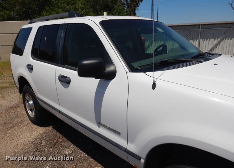 image for item DQ7153 2005 Ford  Explorer SUV