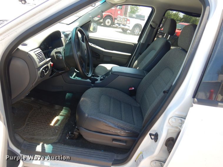 image for item DQ7153 2005 Ford  Explorer SUV