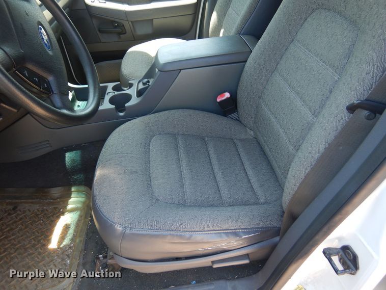 image for item DQ7153 2005 Ford  Explorer SUV