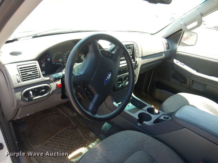 image for item DQ7153 2005 Ford  Explorer SUV