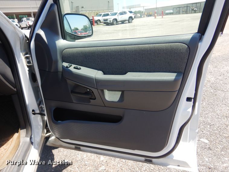 image for item DQ7153 2005 Ford  Explorer SUV