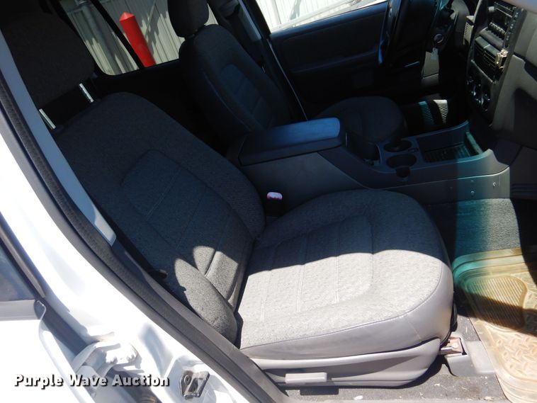 image for item DQ7153 2005 Ford  Explorer SUV