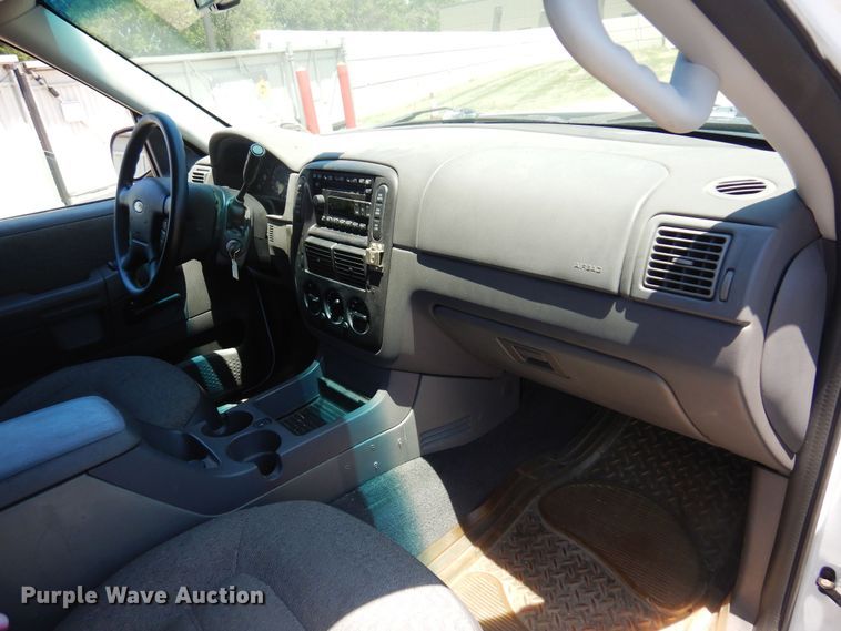 image for item DQ7153 2005 Ford  Explorer SUV