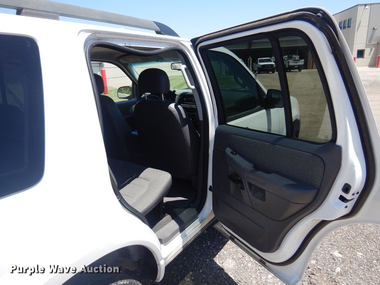 image for item DQ7153 2005 Ford  Explorer SUV