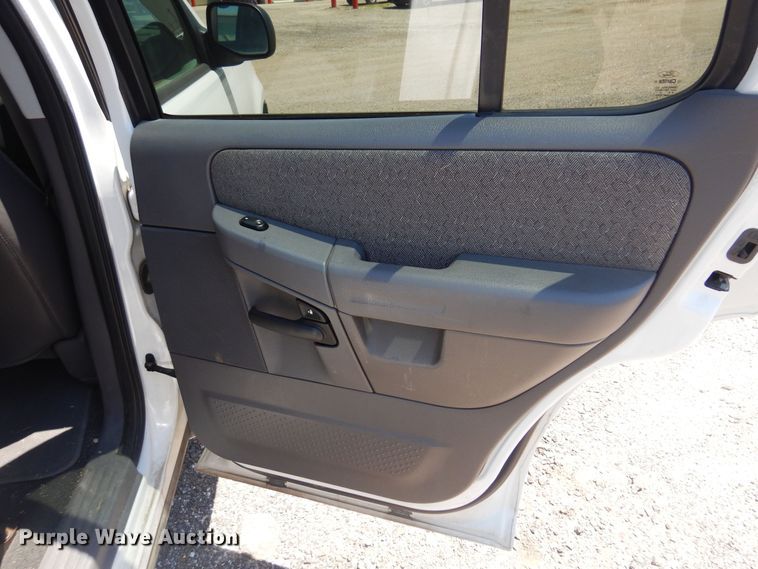 image for item DQ7153 2005 Ford  Explorer SUV