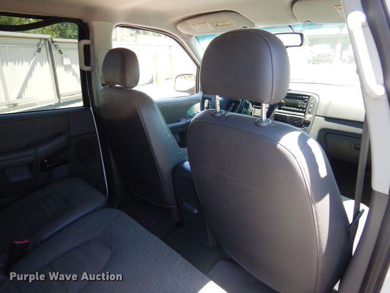 image for item DQ7153 2005 Ford  Explorer SUV