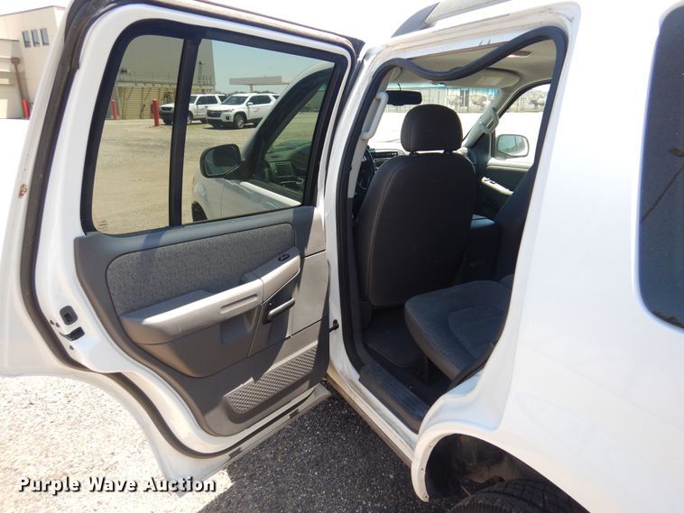 image for item DQ7153 2005 Ford  Explorer SUV