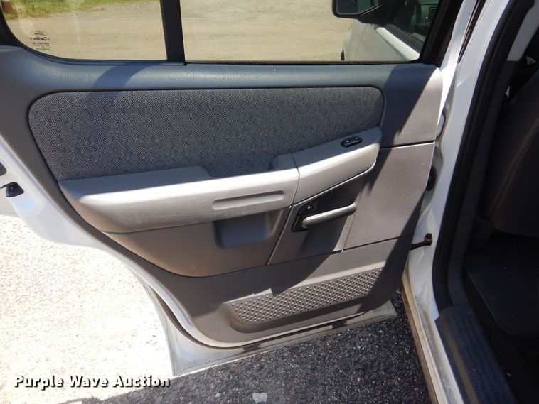 image for item DQ7153 2005 Ford  Explorer SUV