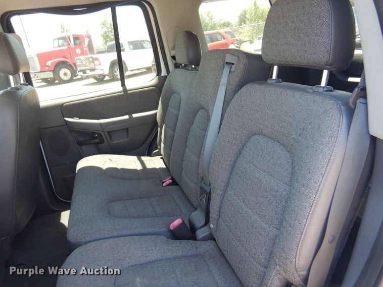 image for item DQ7153 2005 Ford  Explorer SUV
