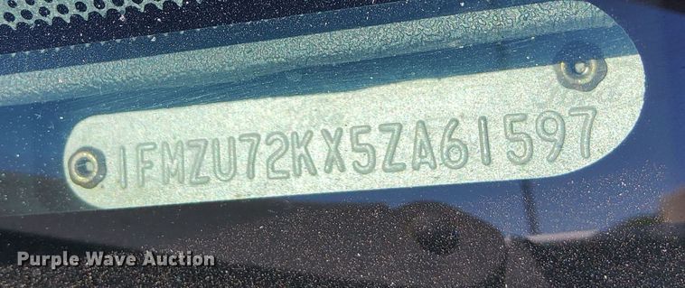 image for item DQ7153 2005 Ford  Explorer SUV