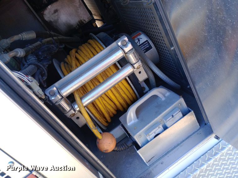 image for item DQ7158 2007 Sutphen 75' Ladder Quint fire truck