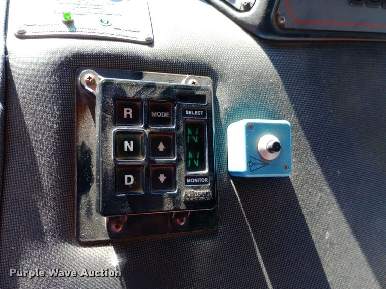 image for item DQ7158 2007 Sutphen 75' Ladder Quint fire truck