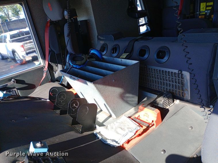 image for item DQ7158 2007 Sutphen 75' Ladder Quint fire truck