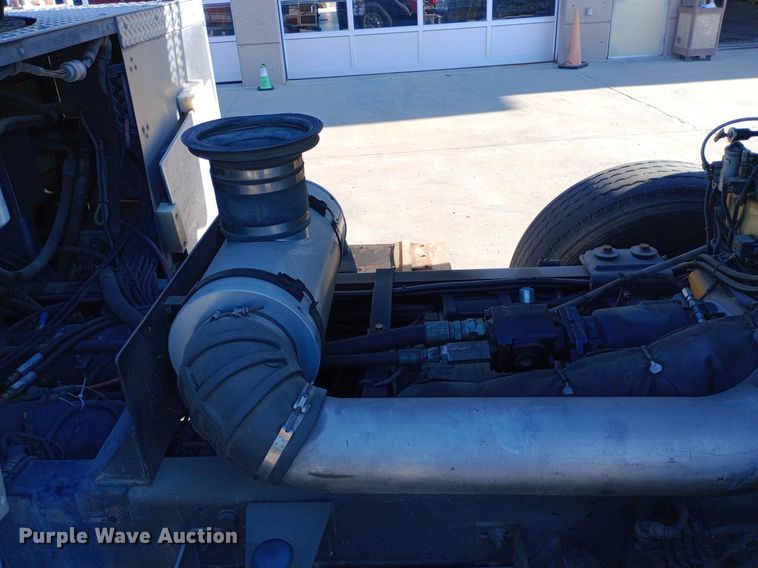 image for item DQ7158 2007 Sutphen 75' Ladder Quint fire truck