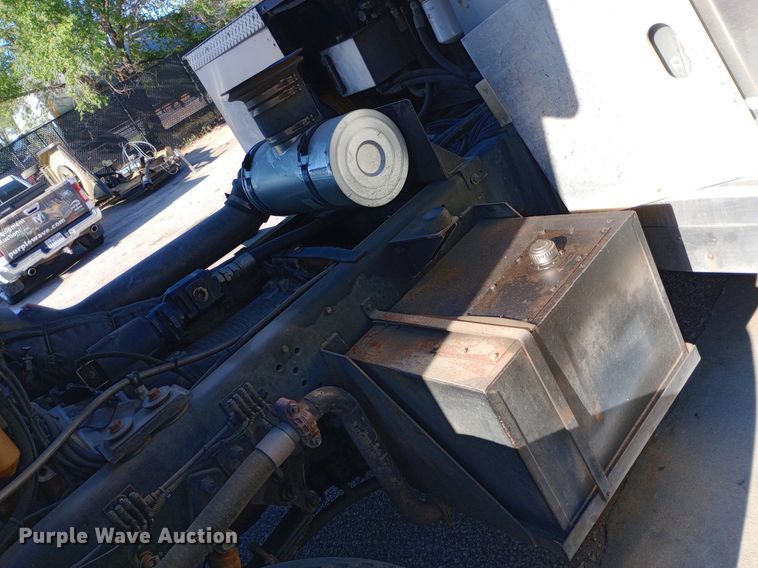 image for item DQ7158 2007 Sutphen 75' Ladder Quint fire truck